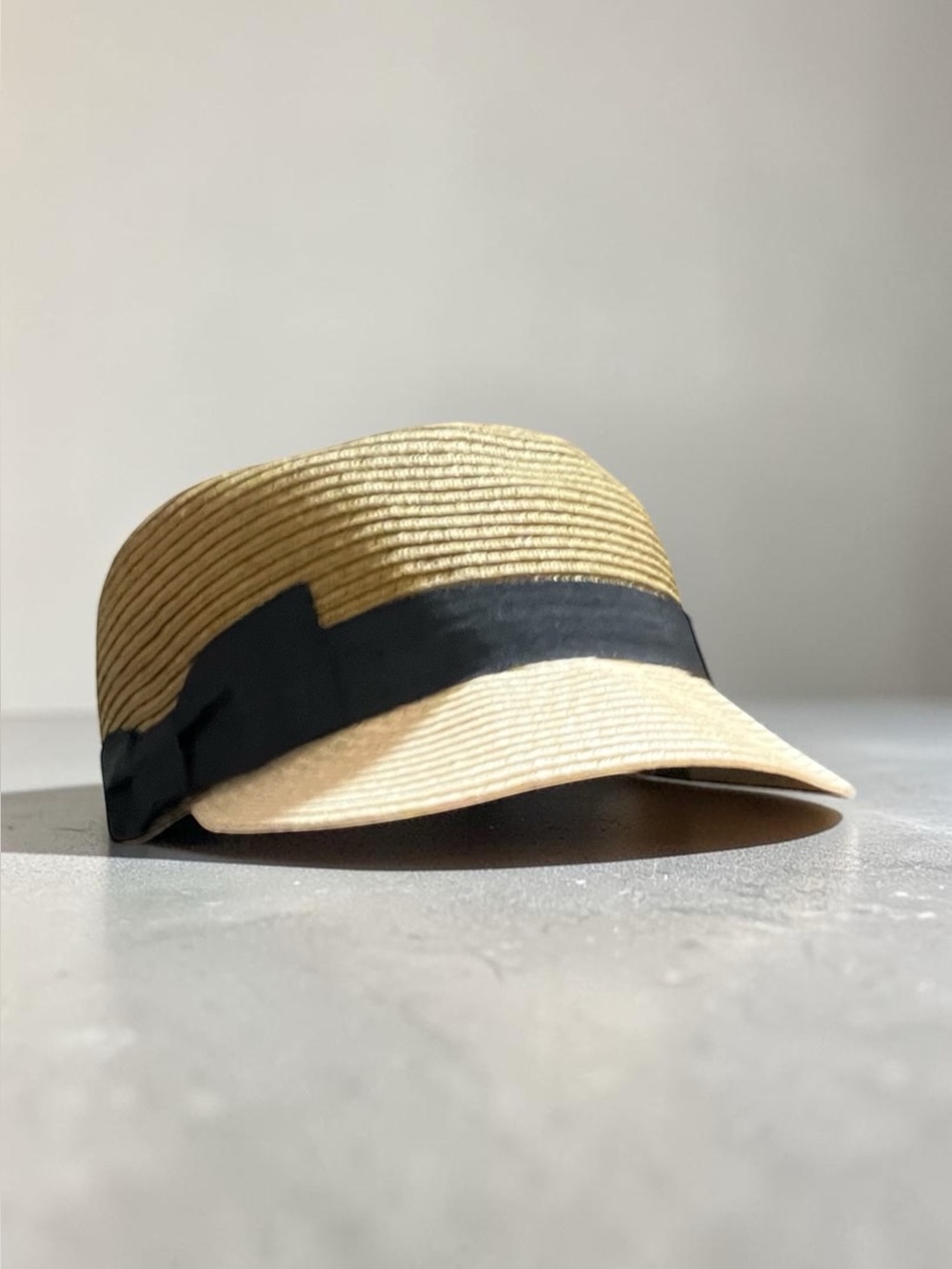 VINTAGE 2012 MERONA TWO TONE STRAW NEWSBOY CAP CLOCHE HAT WITH GROSGRAIN RIBBON